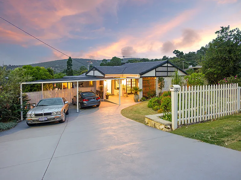 AN INCREDIBLE HILLS HOME