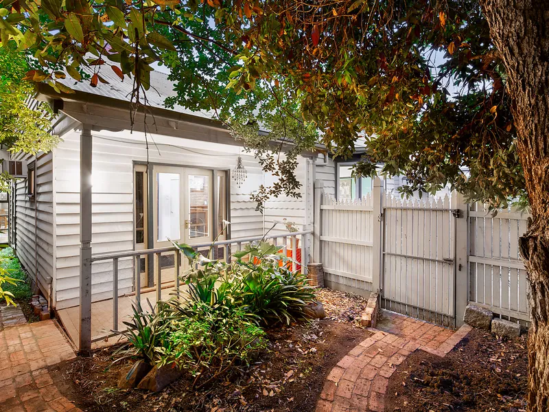 Charm & Character In Tightly-Held Thornbury