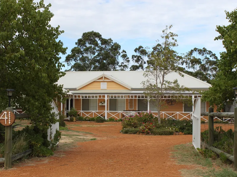 PERFECT COUNTRY HOME