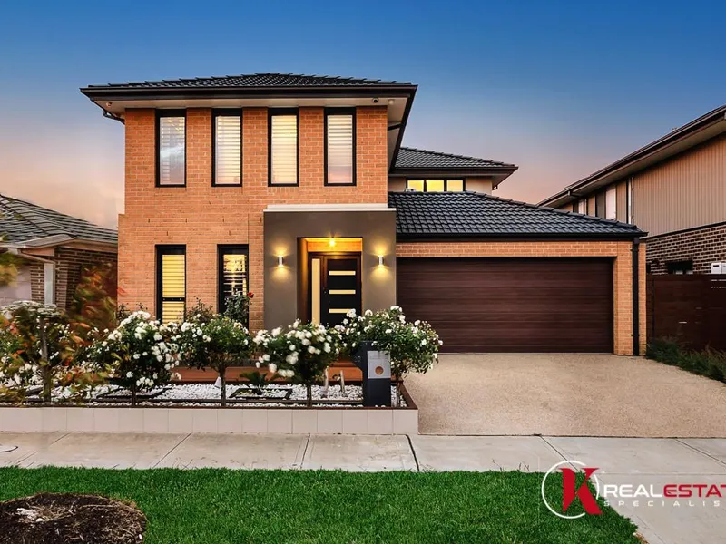 Luxury Henley Built- Ready To Move In!!!