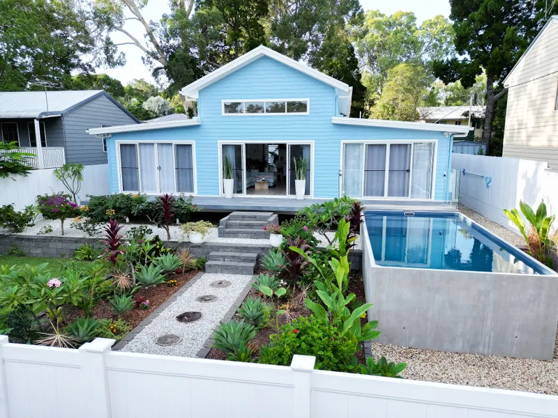 Luxury Island Living Awaits: Step into Paradise at 12 Merindah Street, Coochiemudlo Island's Exquisite Brand New Hamptons Beach House