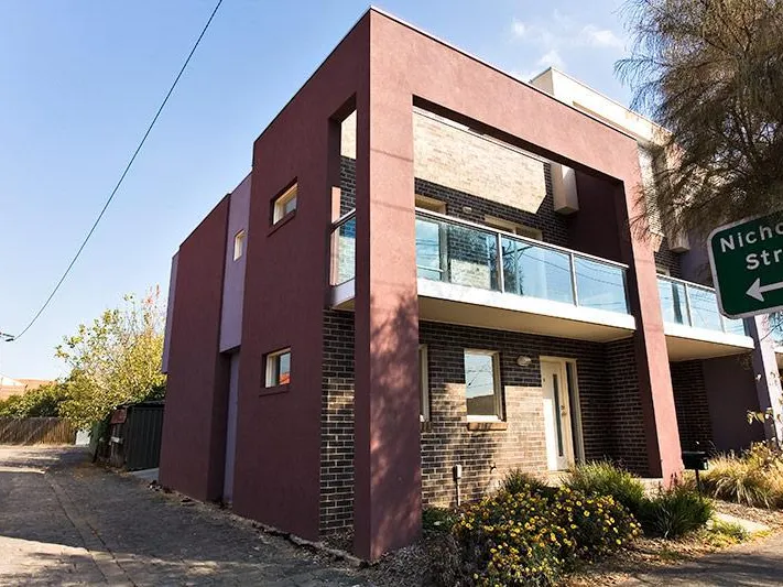 Light Filled 2 Bedroom Townhouse