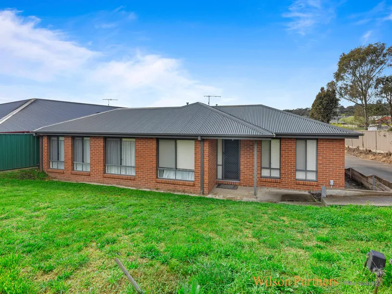 Presenting Unit 1, 40 Powlett Street Kilmore