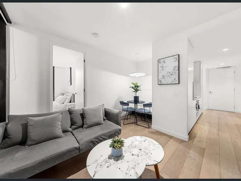 Stay in the heart of Melbourne-1Bed+1Bath Furnished Apartment in Empire Building