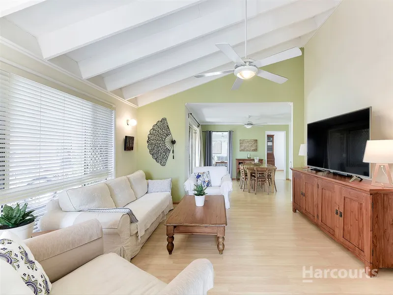 Morayfield Top Of The Street On Huge 1002m2 Block