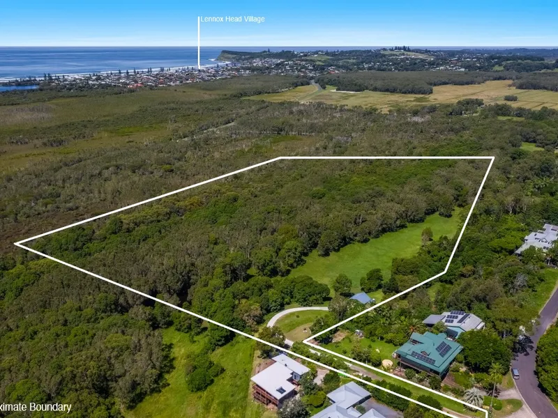 Lifestyle opportunity in coveted Fig Tree Hill Drive