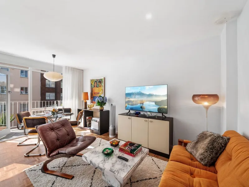 Stylishly Renovated & Fully Furnished Studio Apartment in 'Karingal'