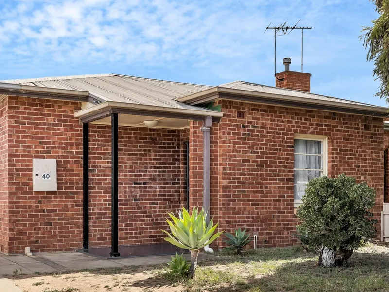 FABULOUS STARTER OR INVESTMENT PROPERTY