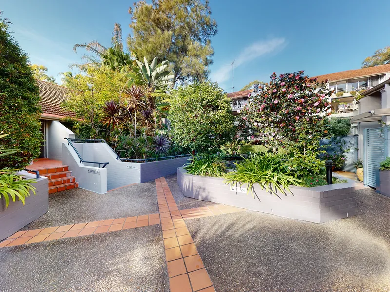 A Peaceful and Private Garden retreat with a sun-filled outlook, northerly views