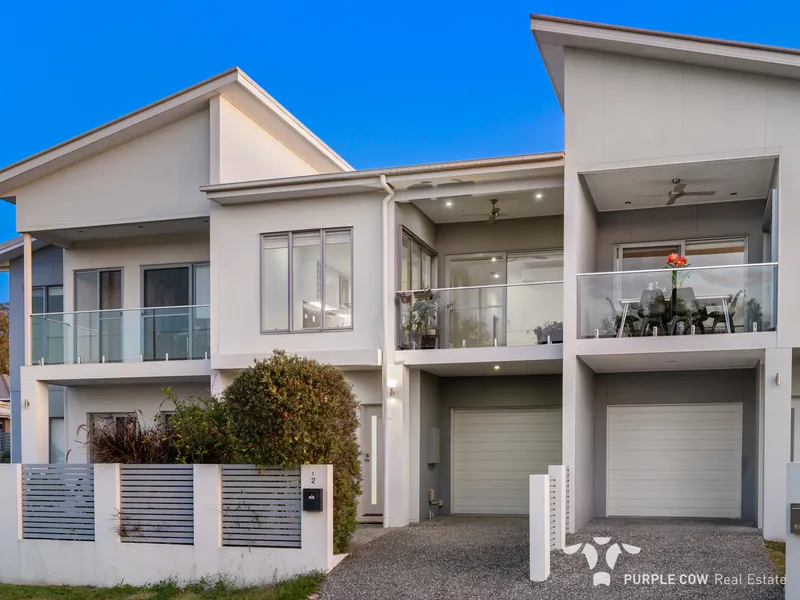 IN THE HEART OF SPRINGFIELD LAKES - READY TO MOVE-IN NOW!