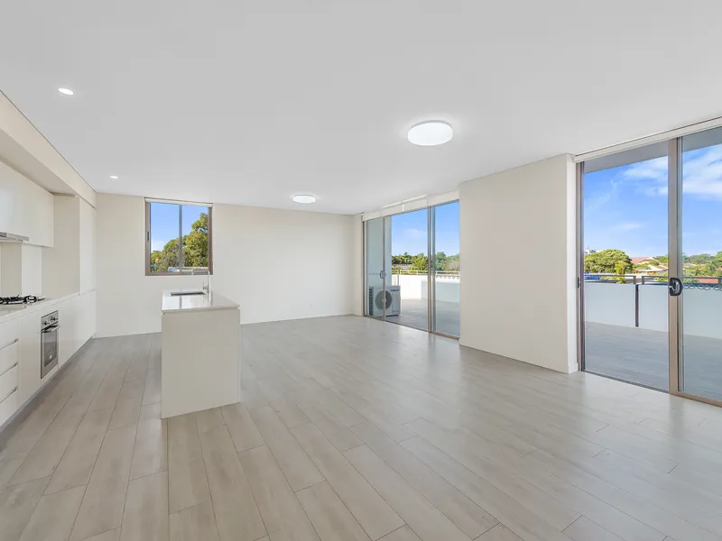 OVERSIZED & NEAR NEW APARTMENT