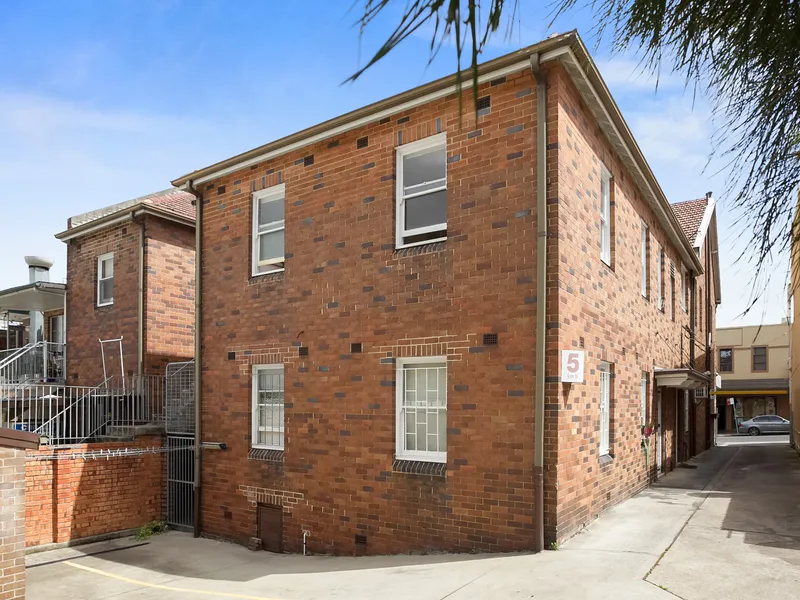 Spacious 1 Bedroom Apartment Located In The Heart Of The Summer Hill Village!