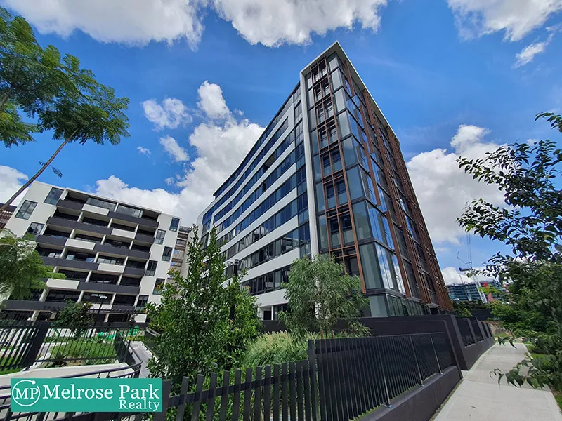 1 bed + 1 study room + winter garden + views