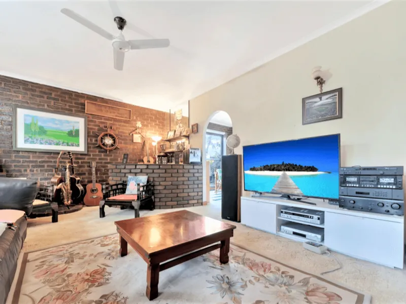 SPACIOUS FAMILY HOME IN A QUIET LOCATION CLOSE TO ALL AMENITIES