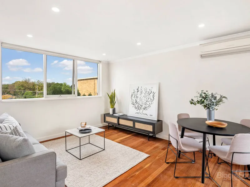 A RENOVATED BRICK CLASSIC IN BOUTIQUE LOW DENSITY BLOCK