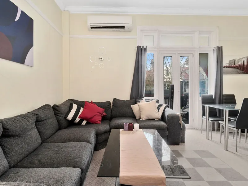 Stylish two bedroom apartment in perfect location!