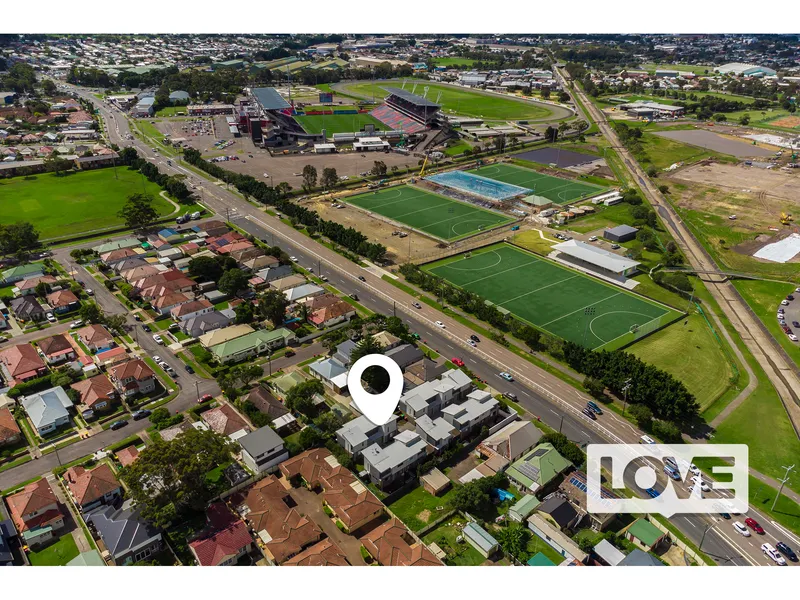 STUNNING Townhouse in GREAT LOCATION