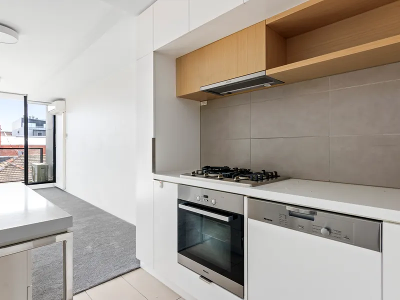 Modern Style & Great Location (Brand New Carpet)