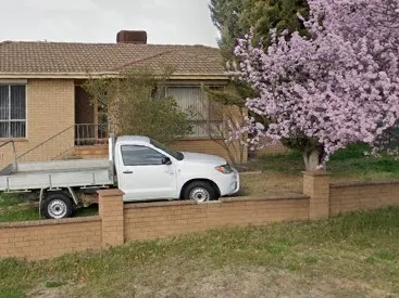 Close to Local Shops and Schools