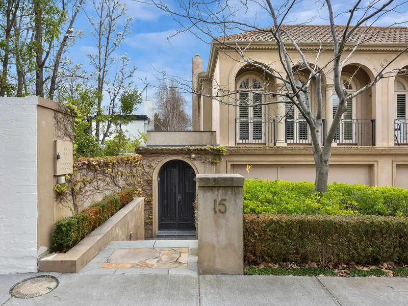 Stunning Colonnade, Balconied Residence