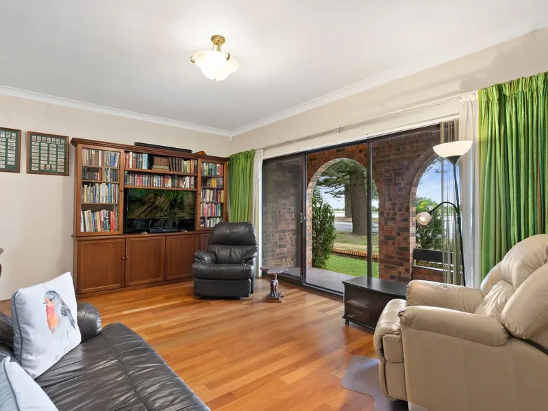 Unique Horizontal Duplex, Spacious, Beach Views & Opposite Cook Park!