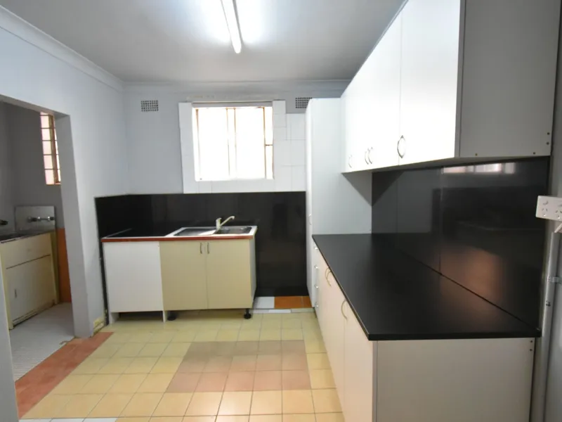 FRESHLY PAINTED 2 BEDROOM UNIT on GROUND FLOOR
