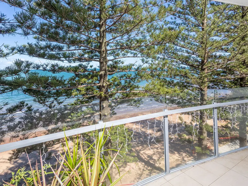 Luxurious Waterfront Apartment Minutes from Redcliffe CBD