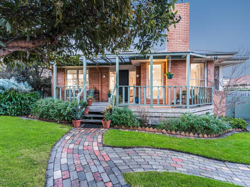 Captivating Charm in Leafy Setting