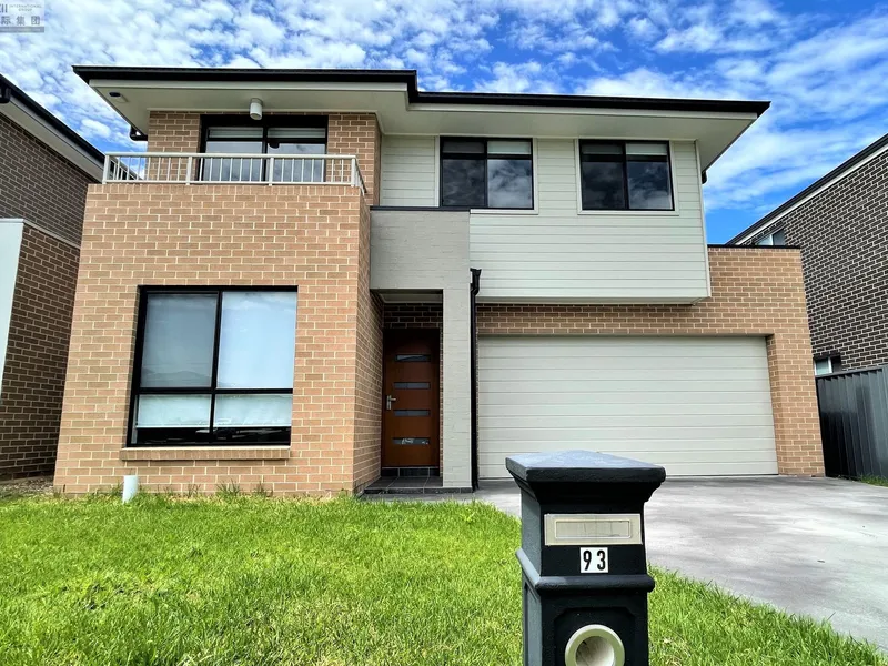 Spacious 4 bedroom house with DOUBLE GARGAGE available for lease.