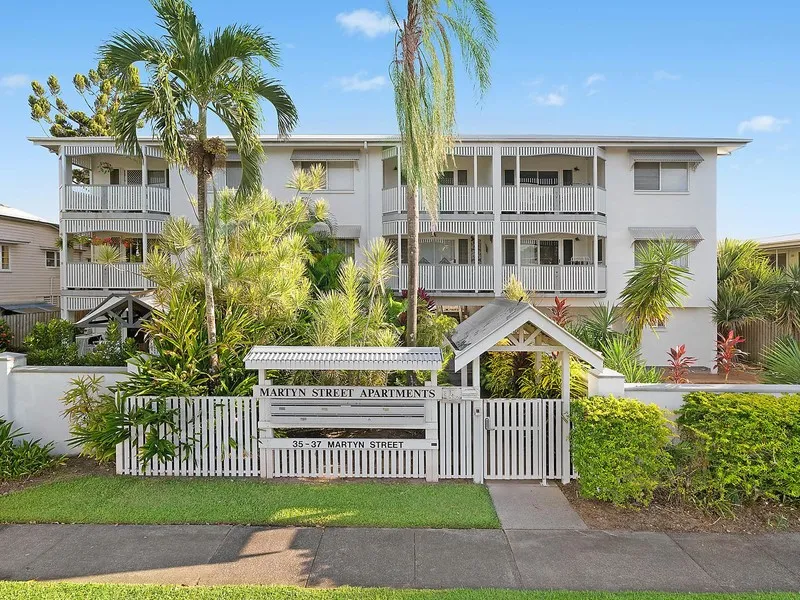 GORGEOUS FULLY FURNISHED 1ST FLOOR 2 BEDROOM APARTMENT ON CITY FRINGE