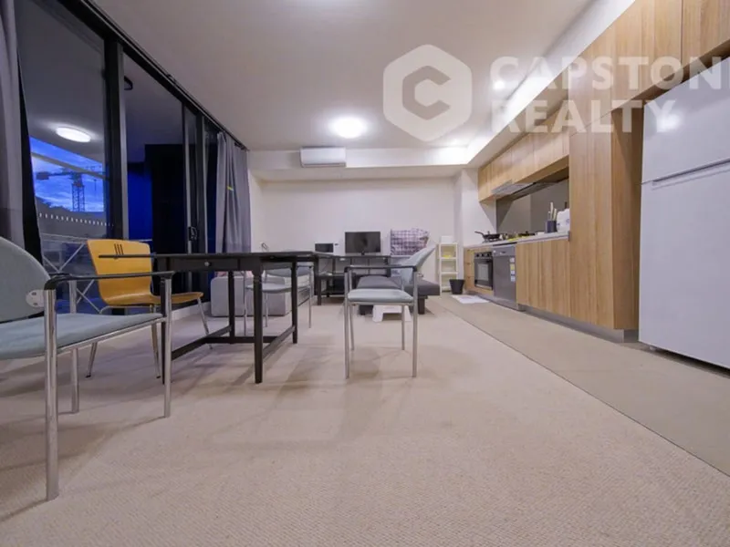 FULLY FURNISHED!! ONE Bedroom with ONE decent-size study apartment in Zetland!