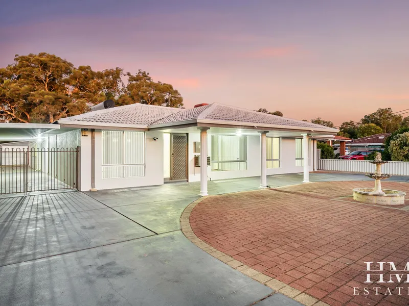 C1974 - SENSATIONAL FAMILY LIVING WITH HORSESHOE DRIVEWAY ON 1674 SQM (YES 1674 SQM!) - ZONED R20