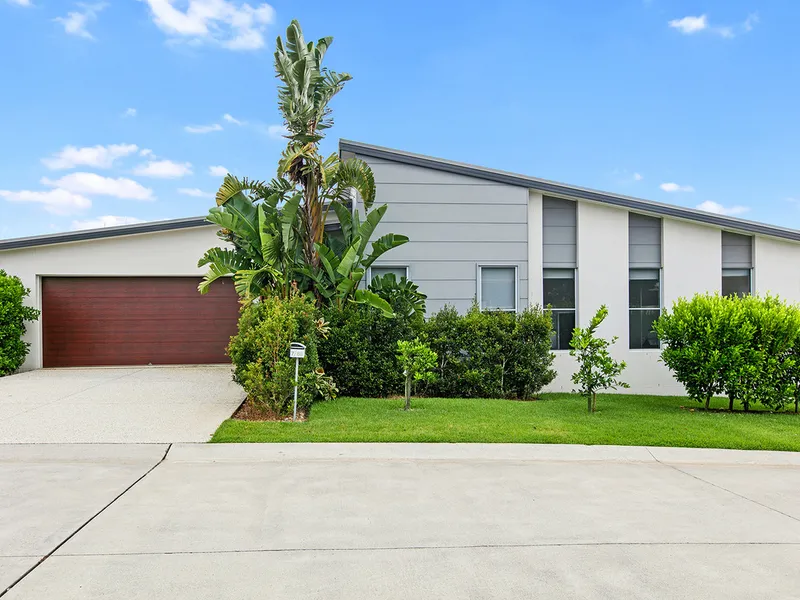 CONTEMPORARY -   MIDDLE OF BUDERIM WITH CARAVAN SPACE!