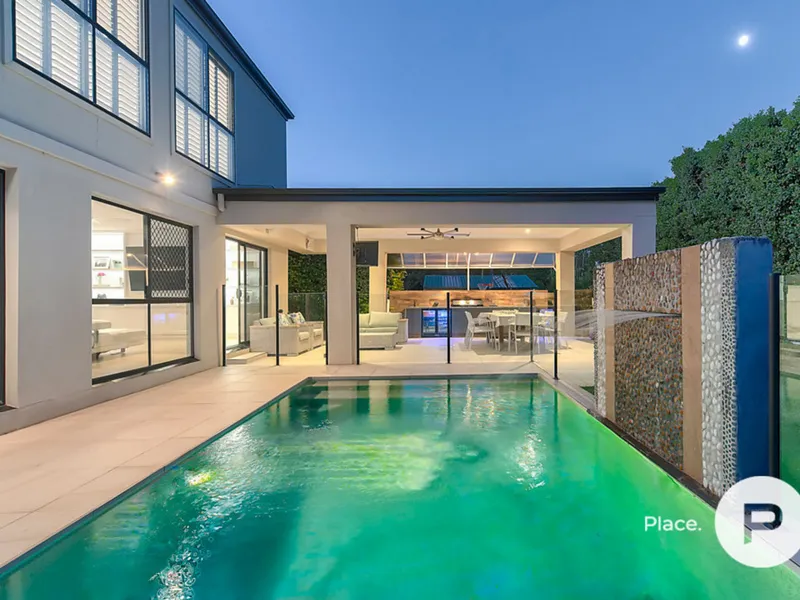 Sensational family and entertainers’ sanctuary, close to Camp Hill Marketplace