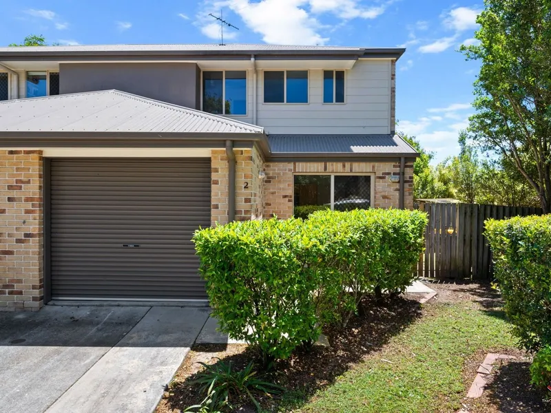 Modern and Renovated Townhouse, Move in Now