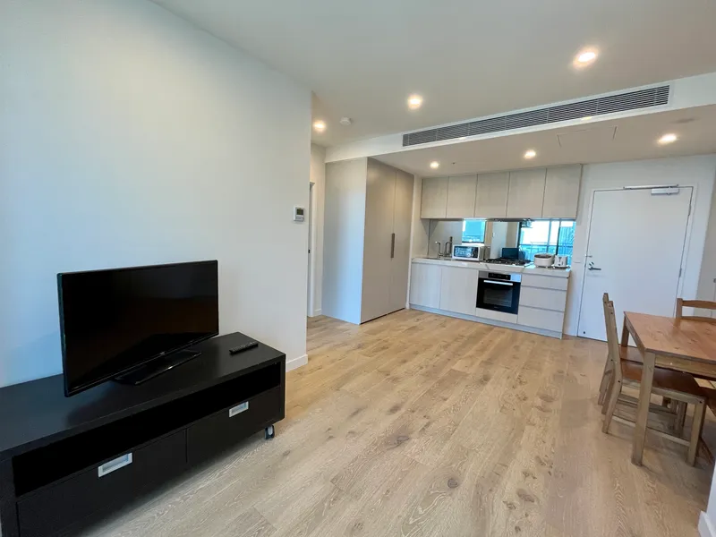 Furnished 2bed 2bath 1car park available now