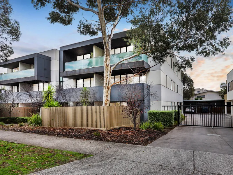 Modern Comfort and Convenience Await in this Ground-Floor Gem!