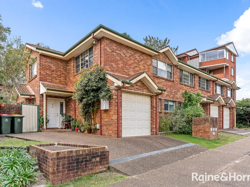 Renovated Furnished Townhouse- Centrally Located in Kingsford