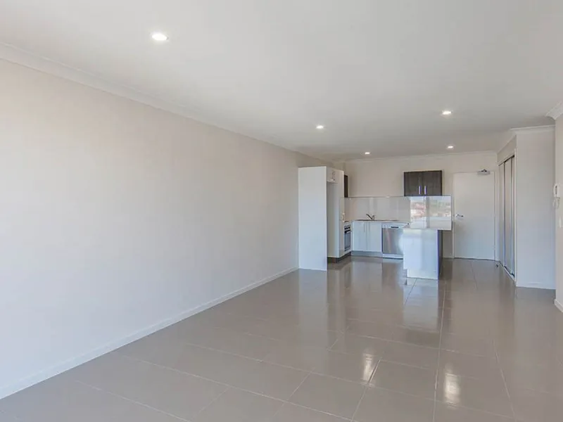 MODERN UNIT IN THE HEART OF CHERMSIDE!