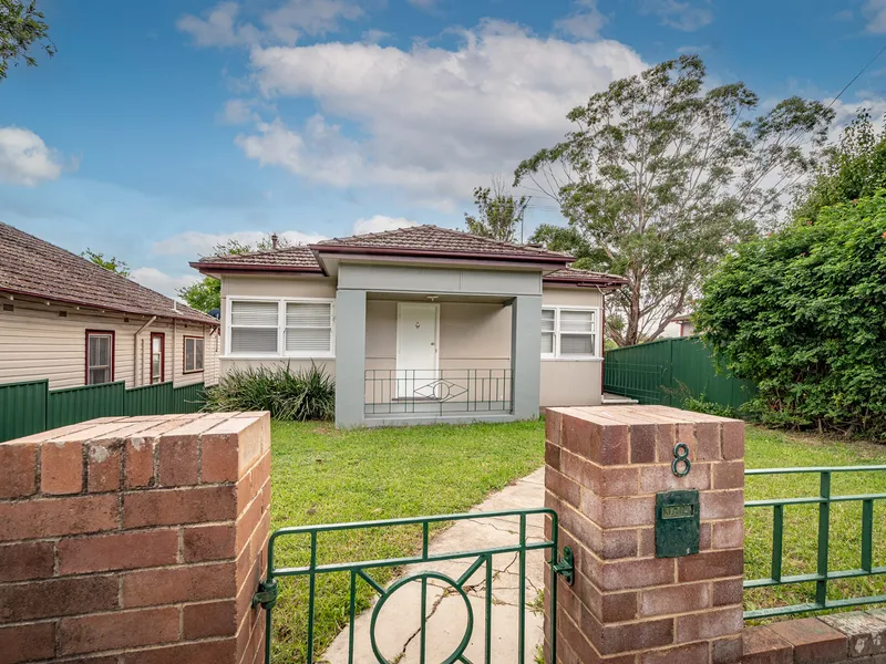 LIVE IN THE HEART OF TOWN