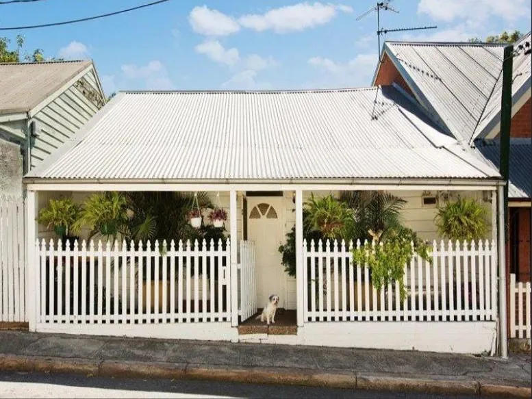 Private Three Bedroom Cottage in Convenient Location