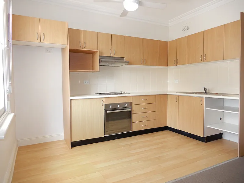 OPEN PLAN 1 BEDROOM APARTMENT!!!