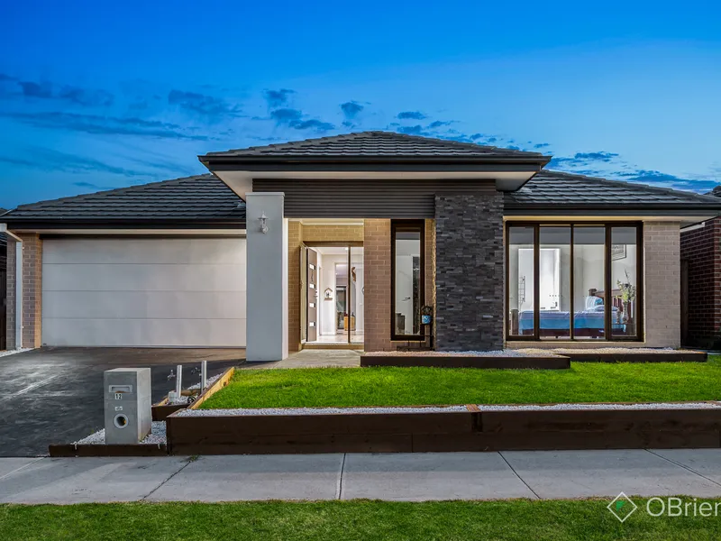 Sophisticated, Spacious and Simply Gorgeous Henley Built Home. 