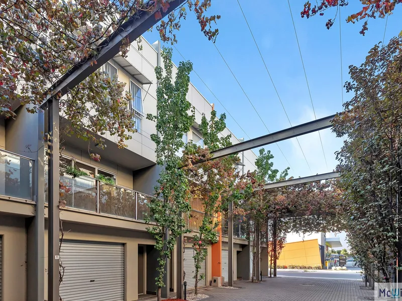 $355 P/W, Huge 2 BED, 2 BATH, 2 CAR, Townhouse