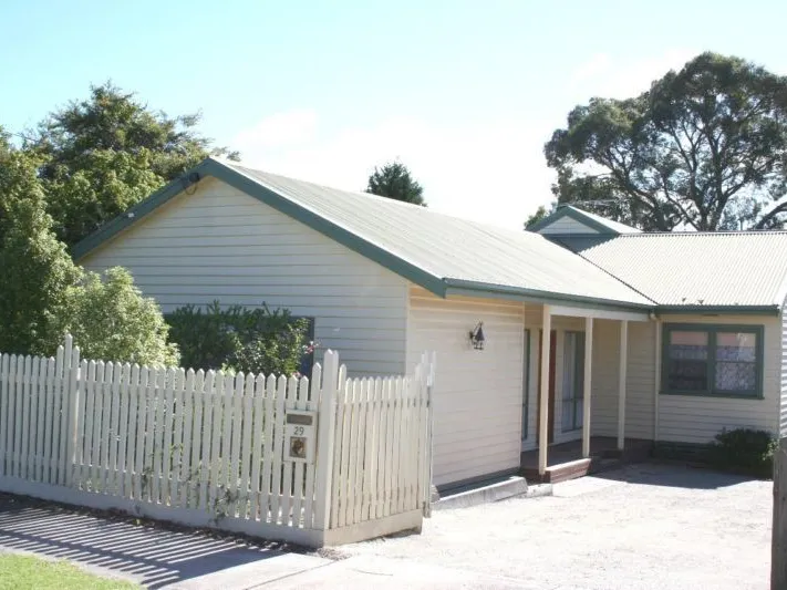 4 bedroom Beauty near the bay