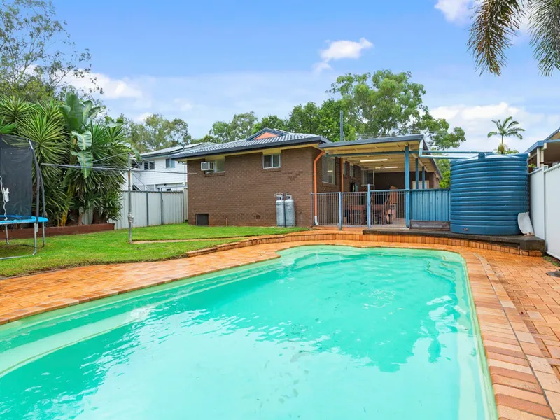 TIDY HOME IN QUIET LOCATION WITH SIDE ACCESS + POOL