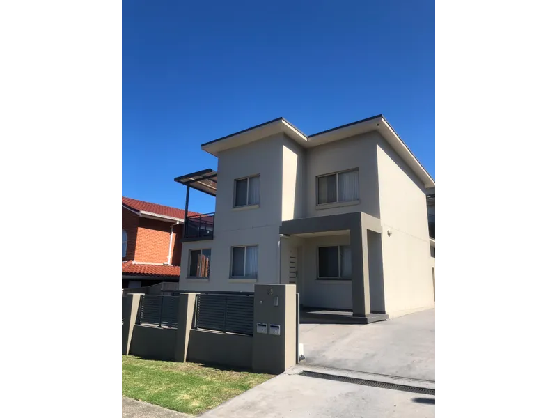 EXECUTIVE  3 BEDROOM TOWNHOUSE