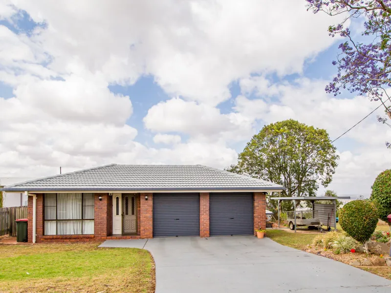 Family home with spectacular views!