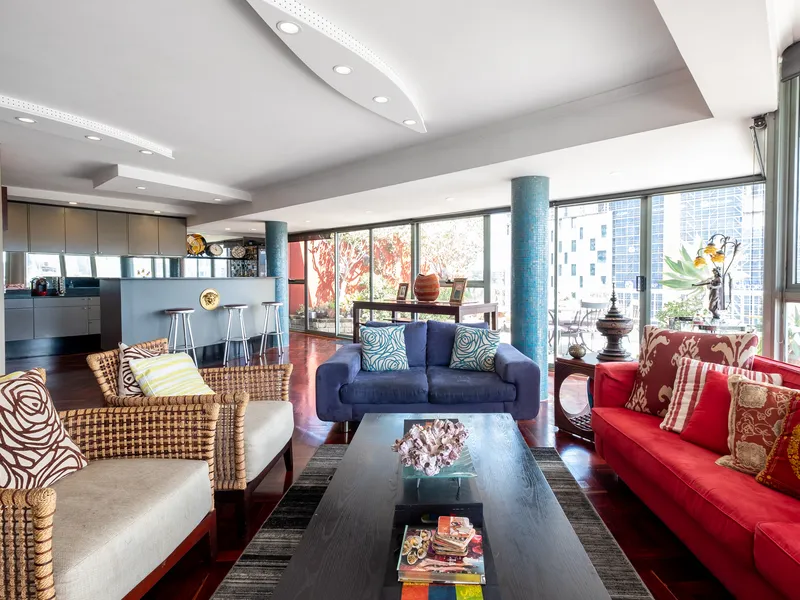 LUXURY INNER CITY PENTHOUSE APARTMENT