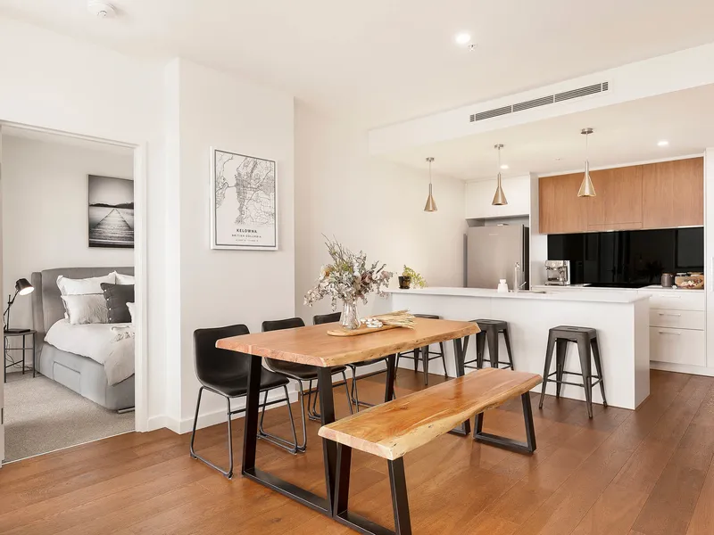 Effortless Luxury with Bonus Ocean Views           